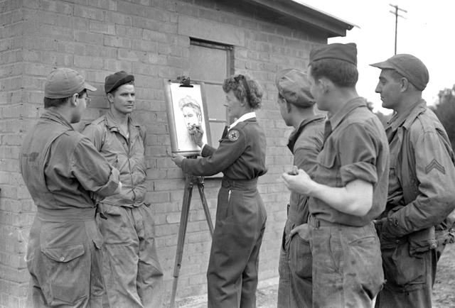 Elizabeth Black sketching soldiers in England 1944.